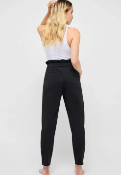 Dehnbare Hose Sporty Detail Carrot