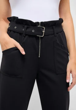 Dehnbare Hose Sporty Detail Carrot