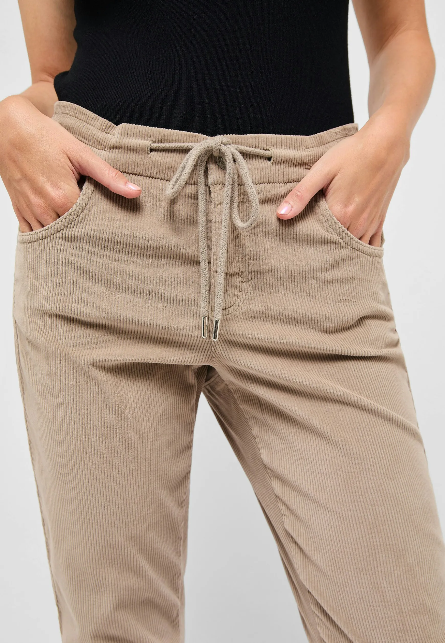 Hose Louisa Active mit Breitcord