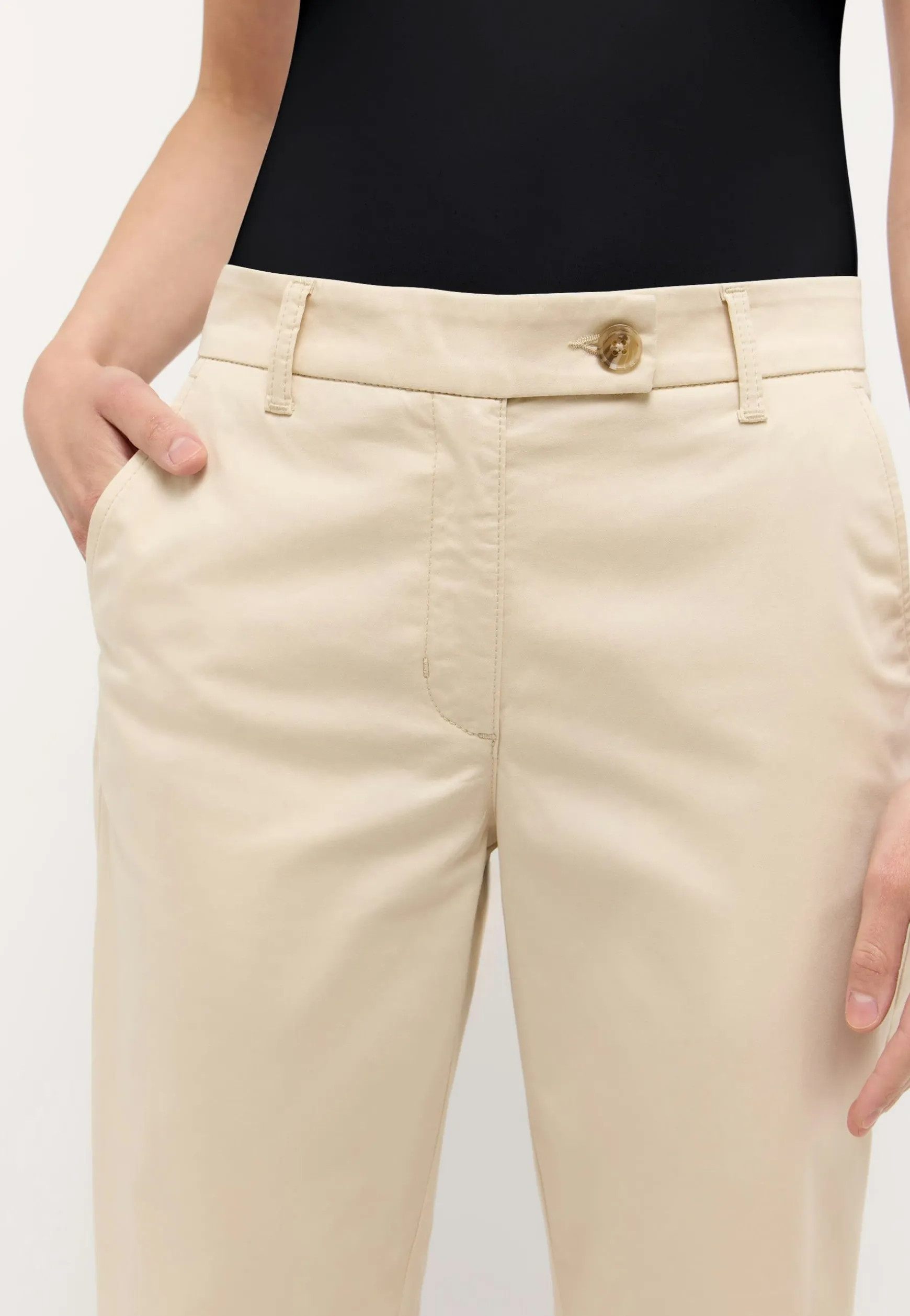 Hose Vera mit Satinoptik