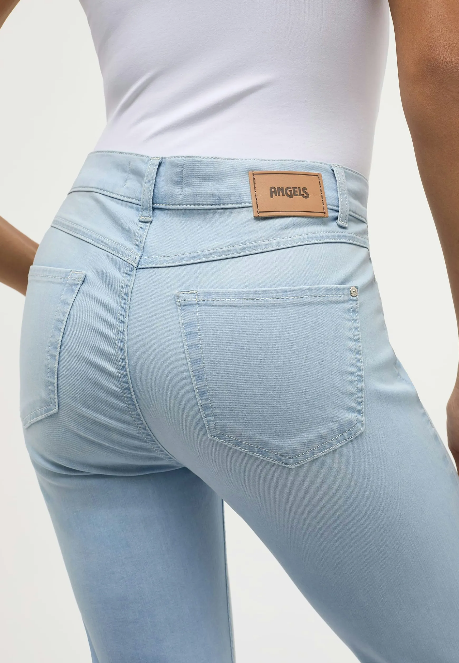 Jeans Cici Crop Word mit Strasssteinen