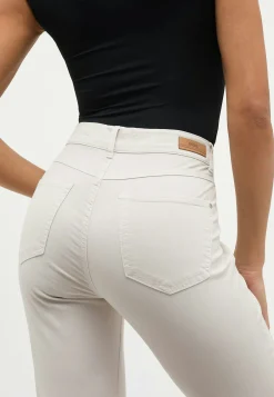 Jeans Cici Detail mit Coloured Denim