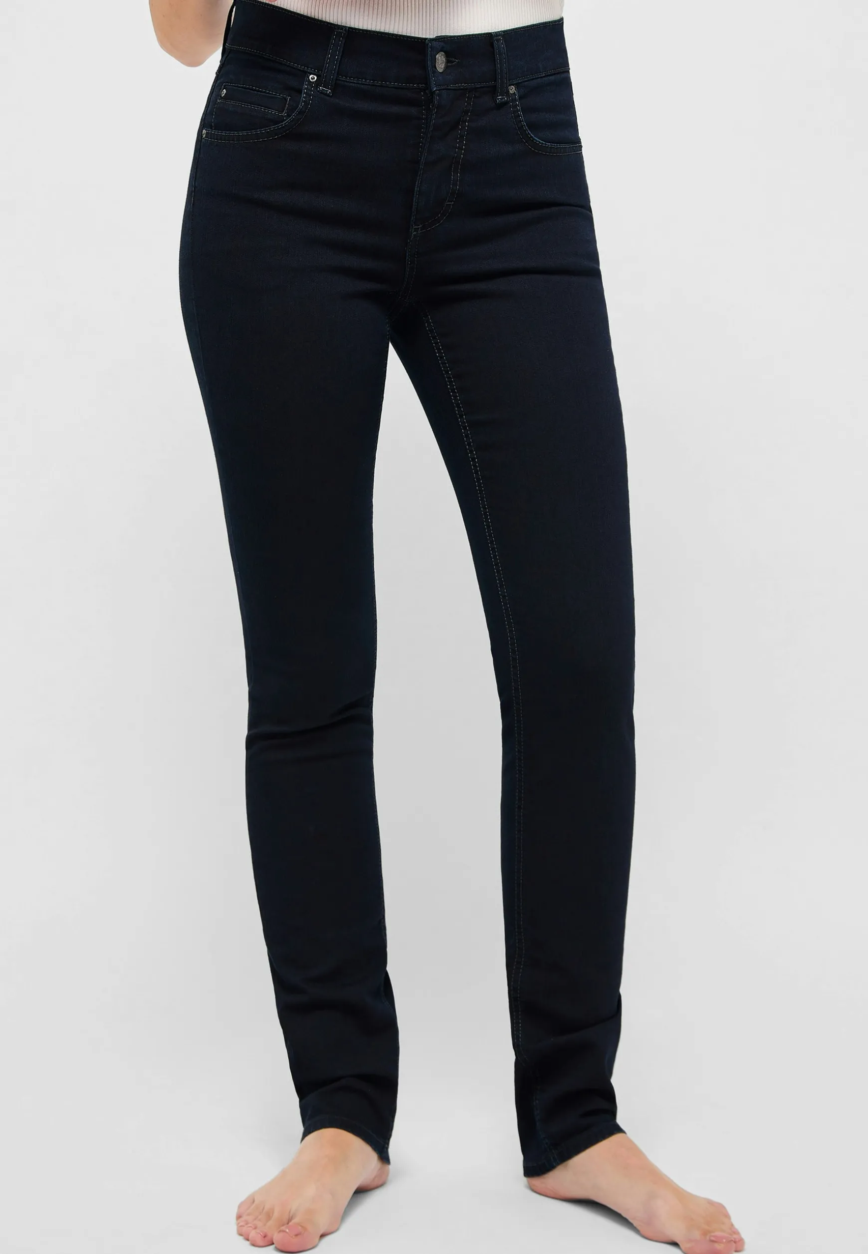 Jeans Cici mit cleanem Denim