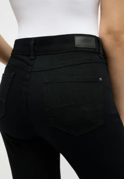 Jeans Cici mit cleanem Denim