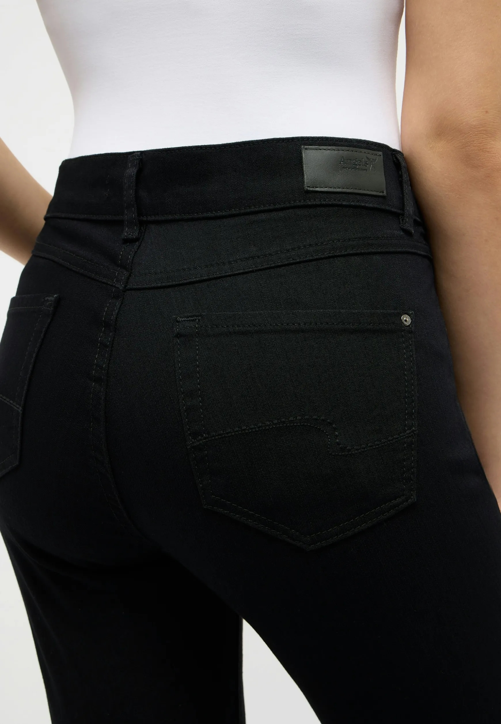 Jeans Cici mit cleanem Denim