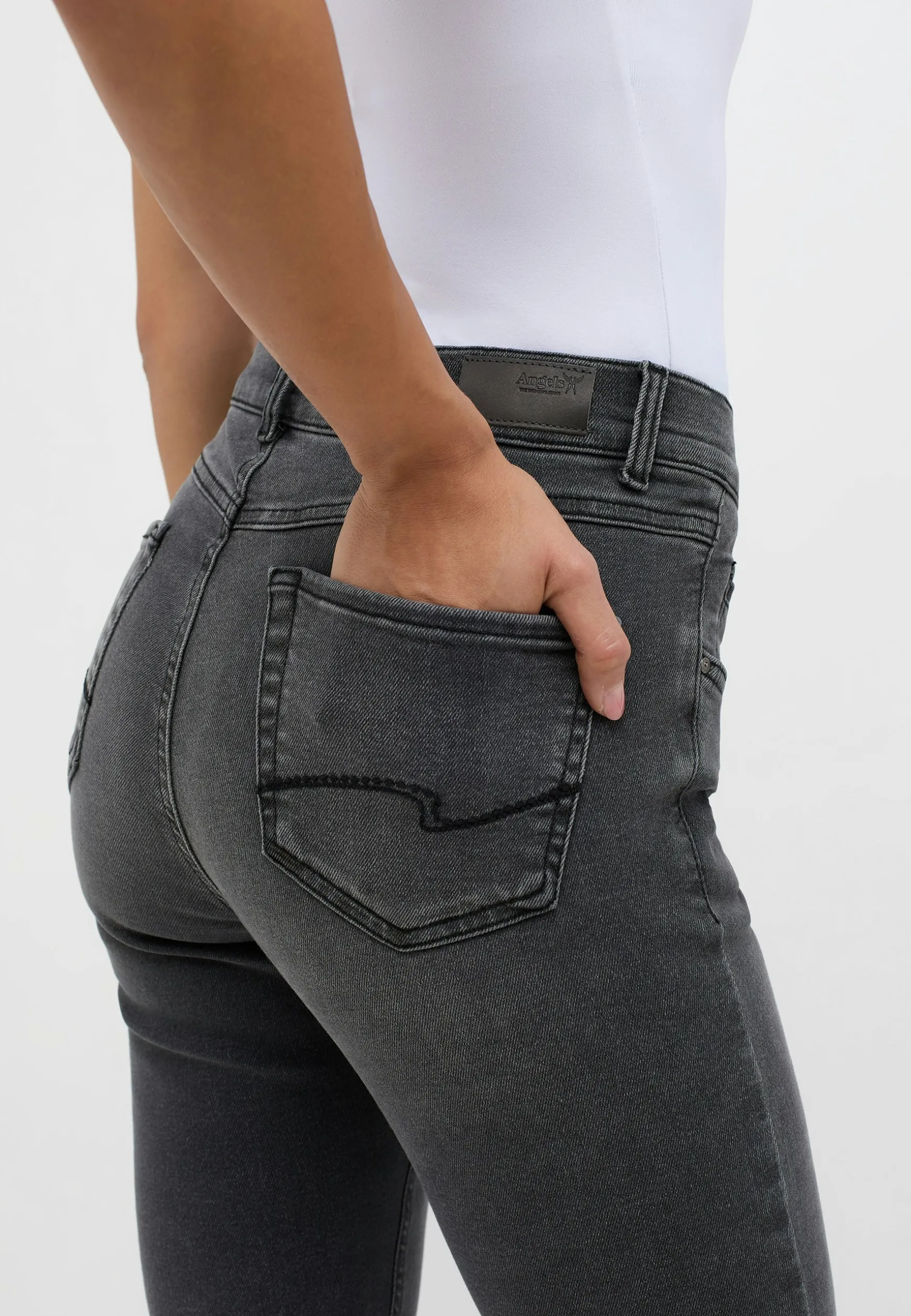 Jeans Cici mit Used-Waschung