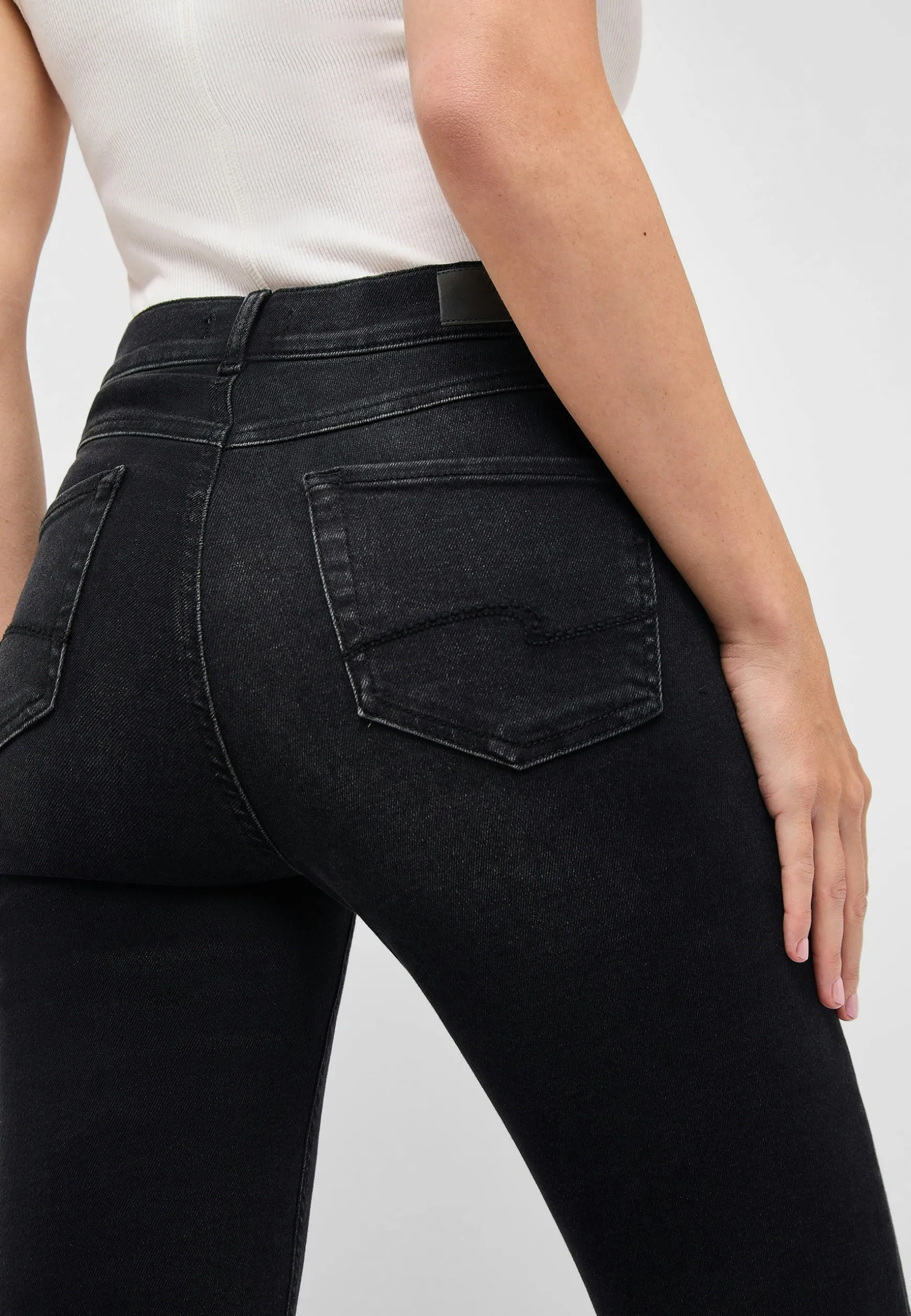 Jeans Cici mit Used-Waschung