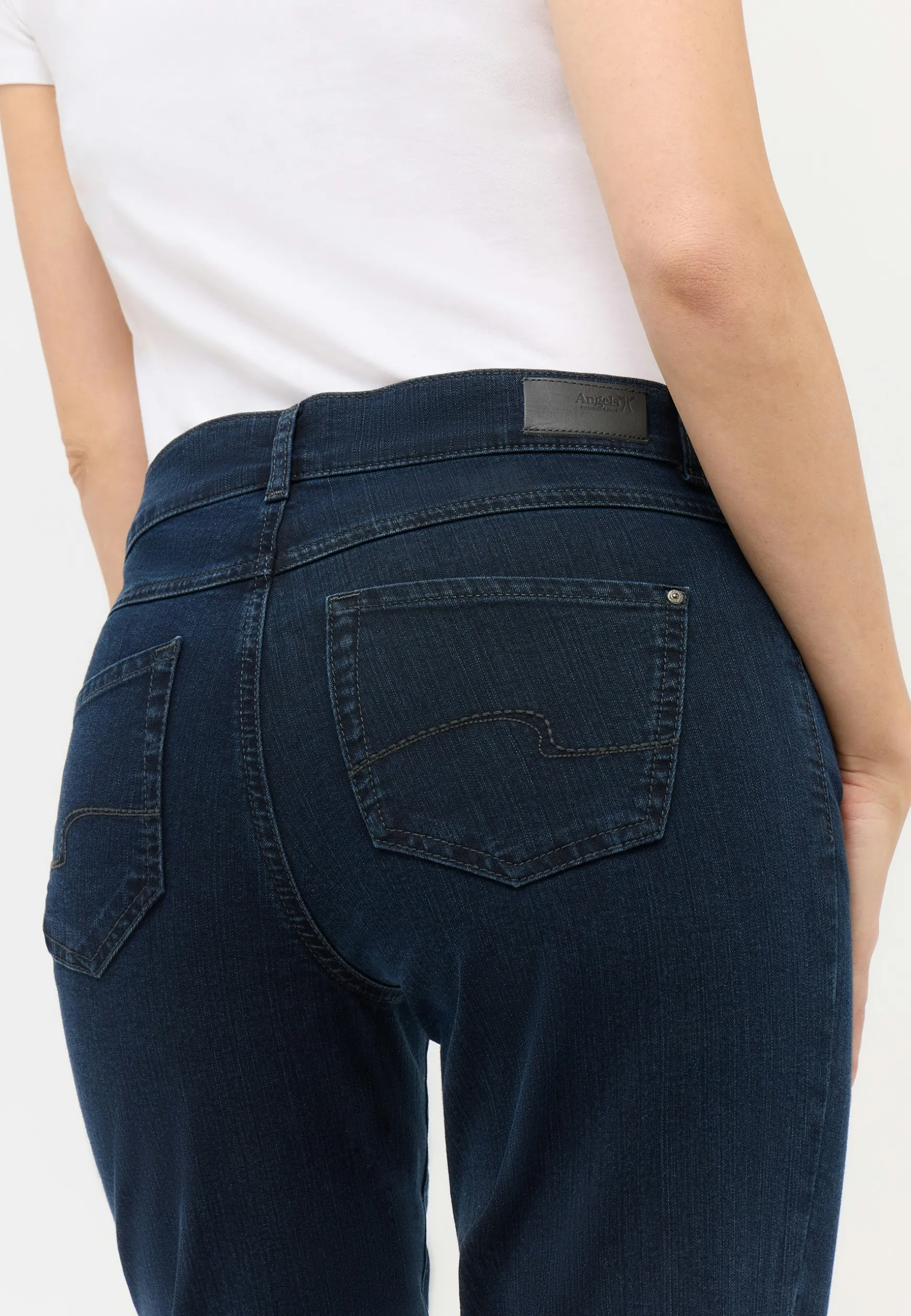 Jeans Dolly mit cleanem Denim