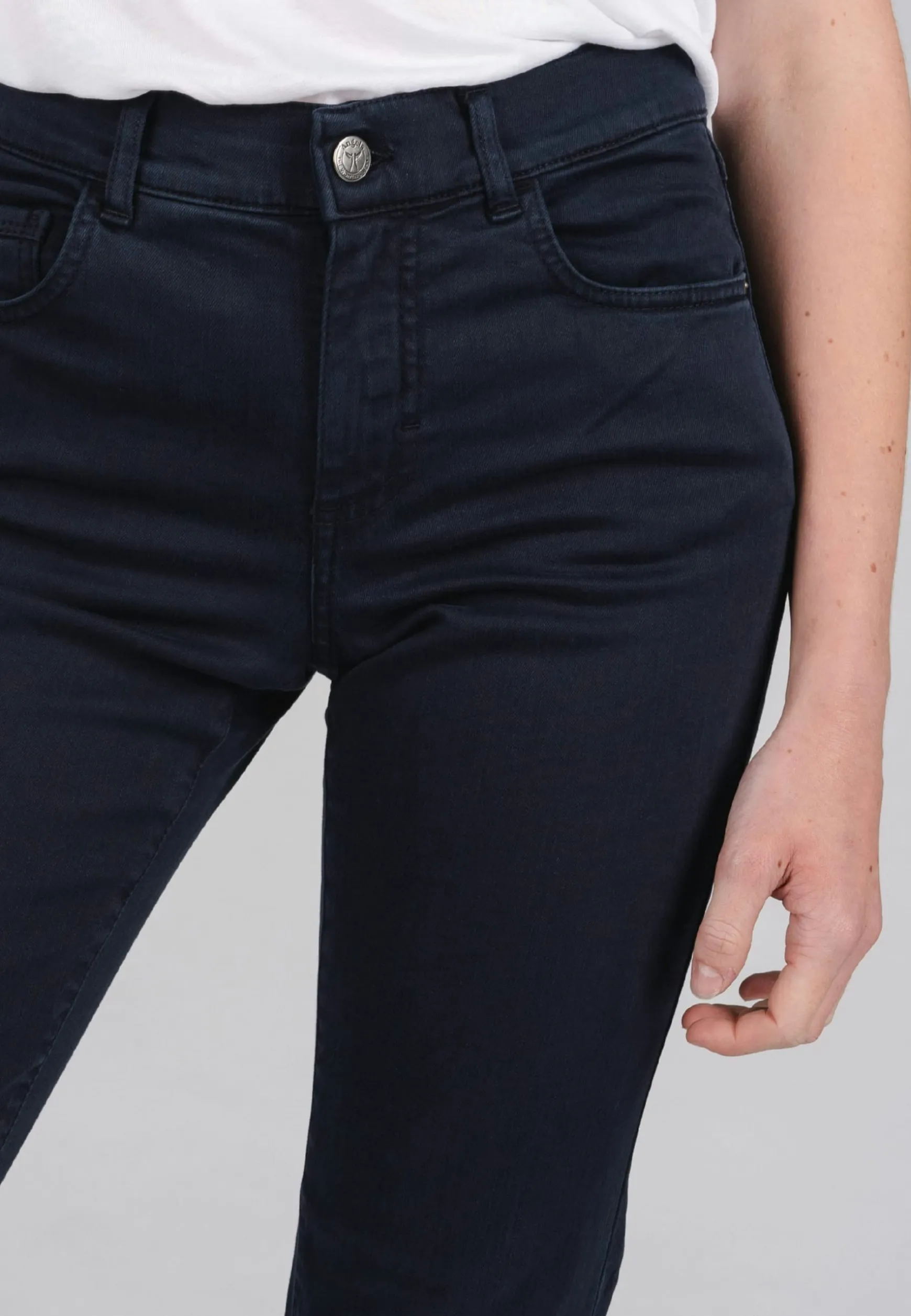 Jeans Dolly mit unifarbenen Design
