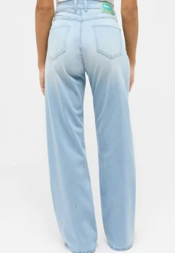 Jeans Liz mit gestickten Schmetterlingen