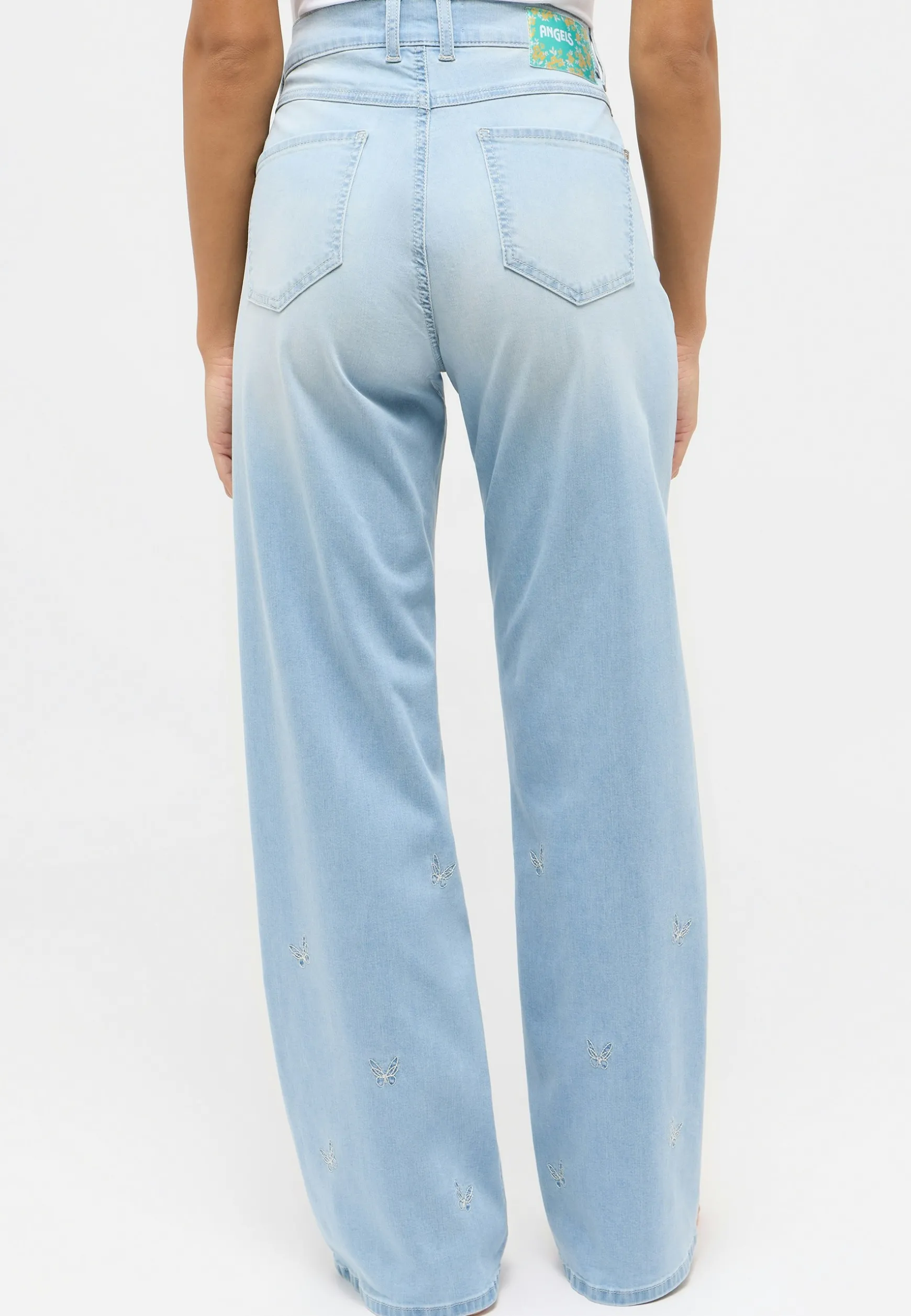 Jeans Liz mit gestickten Schmetterlingen