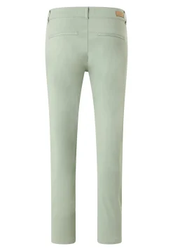 Louisa Chino mit mit Paspeltaschen