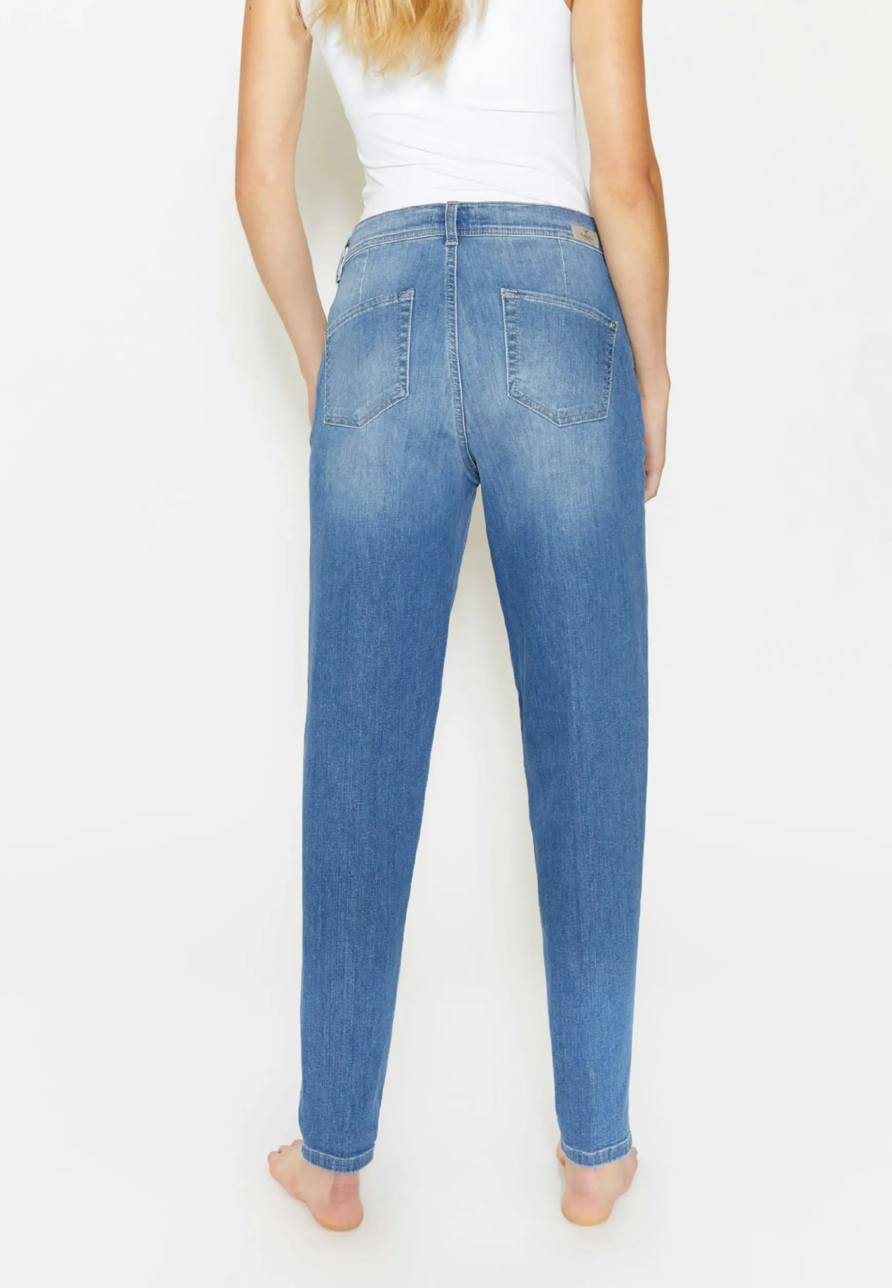Mom-Jeans Alma Crop mit Logo-Applikation